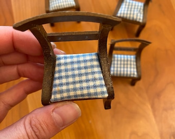 LOT DE MEUBLES miniatures vintages en bois pour maison de poupée EUR 22,00 - FR