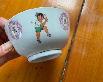 Vintage Reisschüssel aus Porzellan mit Ping Pong spielenden Kindern - Made in Liling China