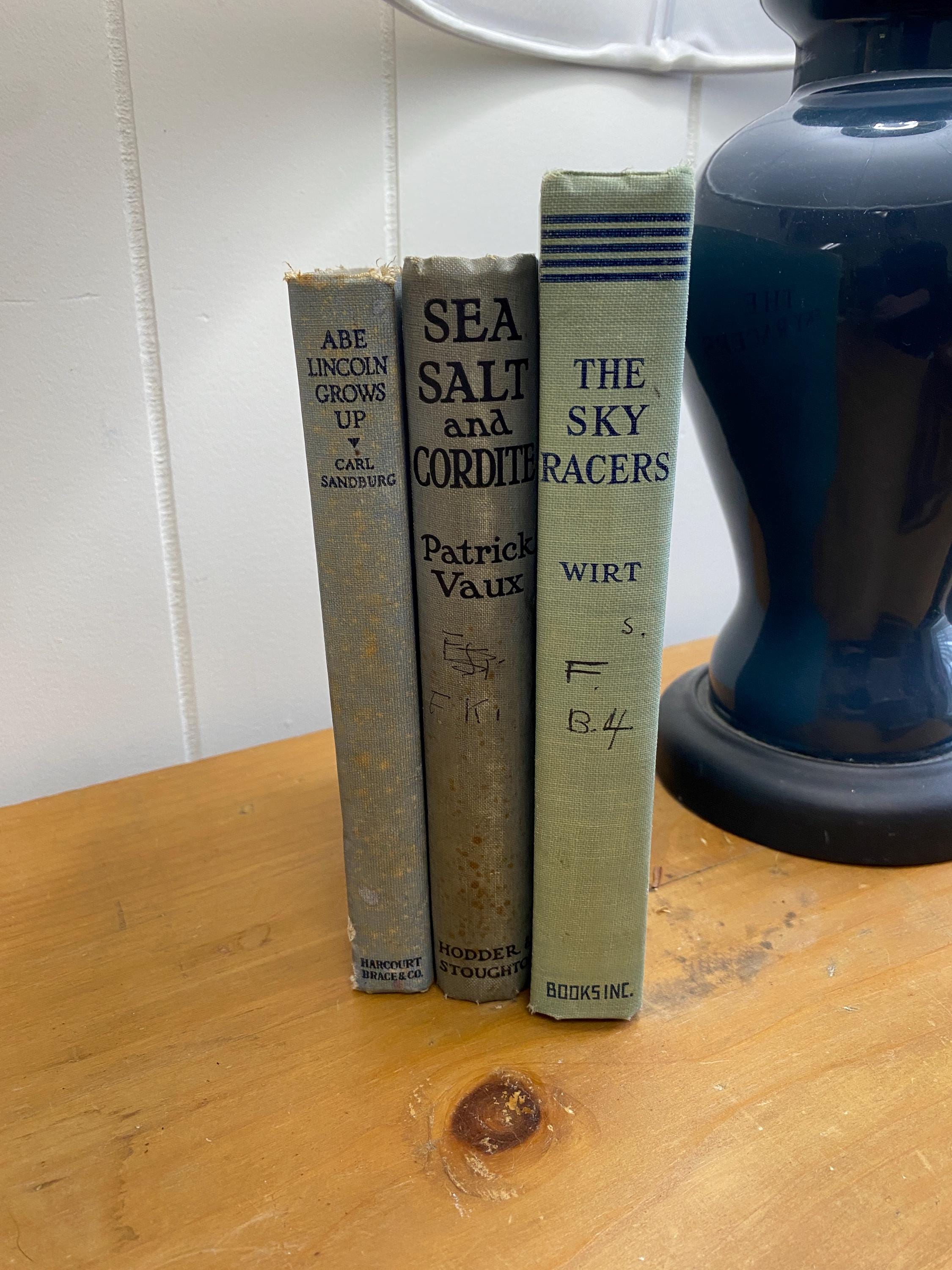 品質は非常に良い Trio Vintage 3 of Set - Books Hardcover Vintage Blue of 洋書