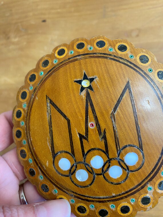 Round Lidded Wooden Box with Shell Inlay - Trinke… - image 4