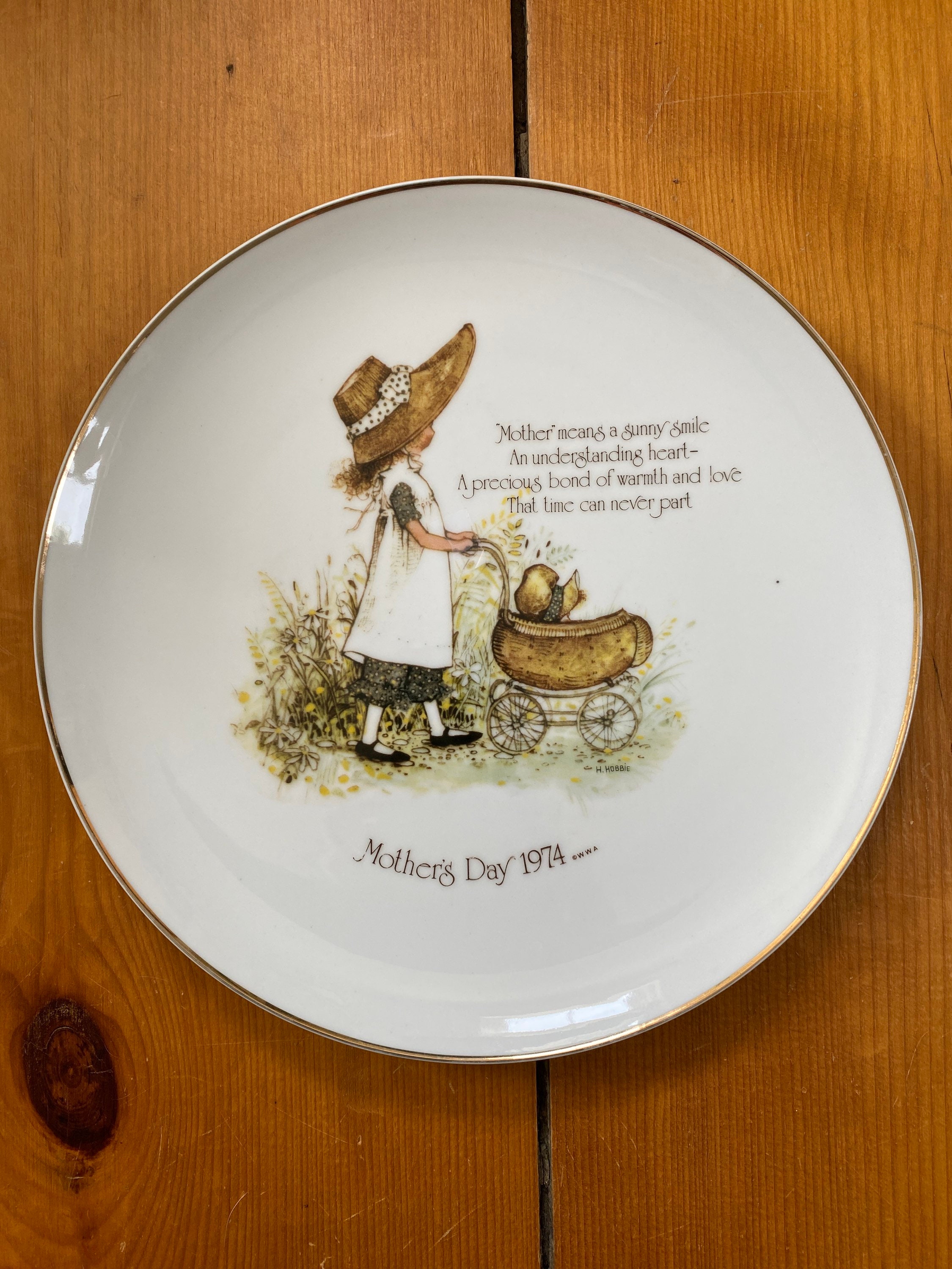 アンリ人形　ビンテージ1974年Mother's Day木製プレート！可愛い！ Mother's Day 1974 Holly Hobbie Collector Plate - American