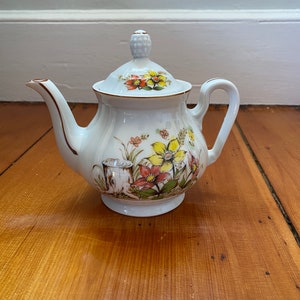 Vintage japansk porslins-keramisk tekanna - Handmålad med blommor - Vintage Home - Cottage Core - Bondgård