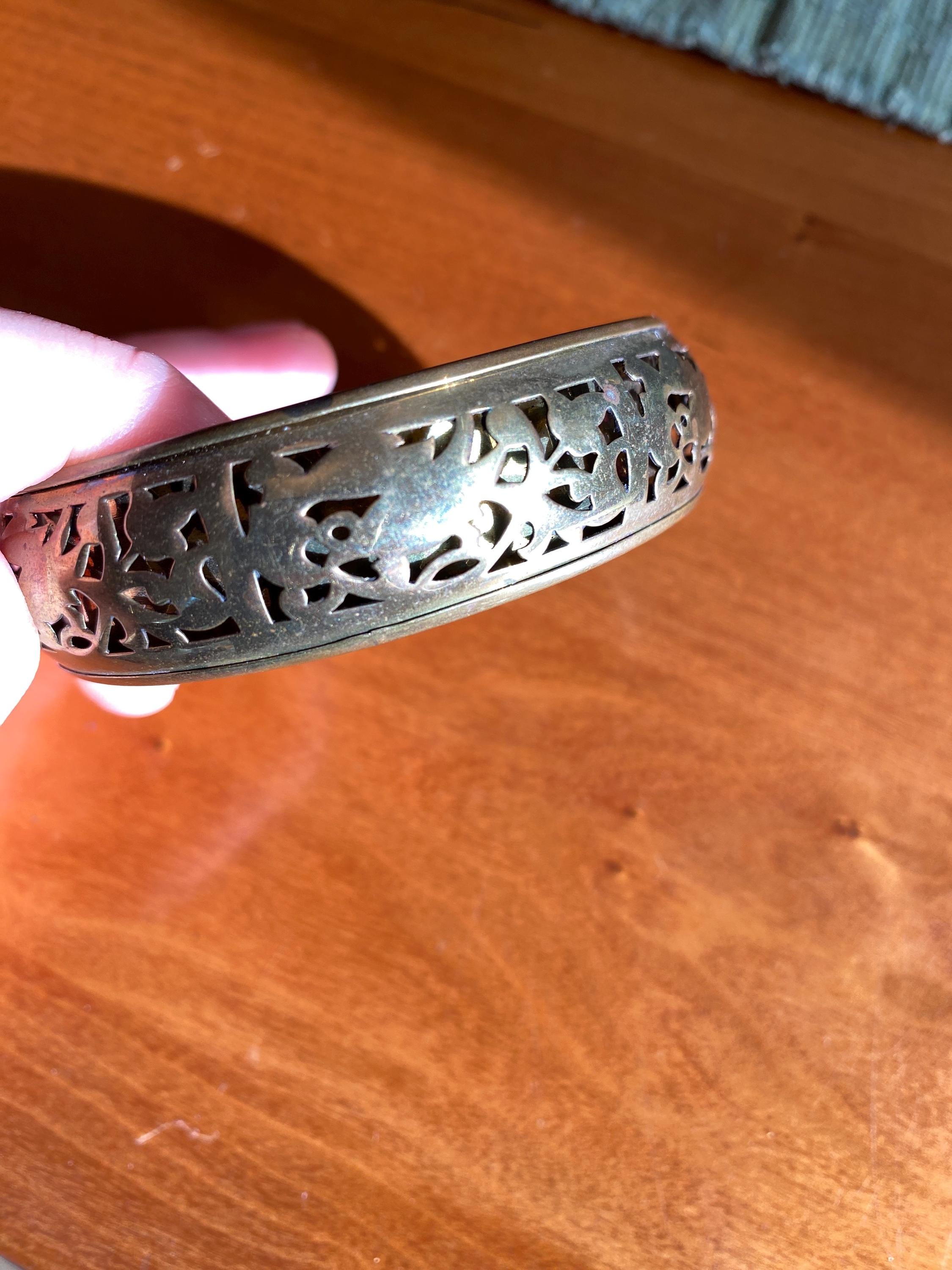 Vintage Gold Tone Openwork Bangle Bracelet - Lightweight Gold Bracelet - Botanical pattern