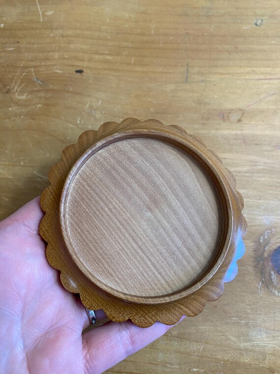 Round Lidded Wooden Box with Shell Inlay - Trinke… - image 7