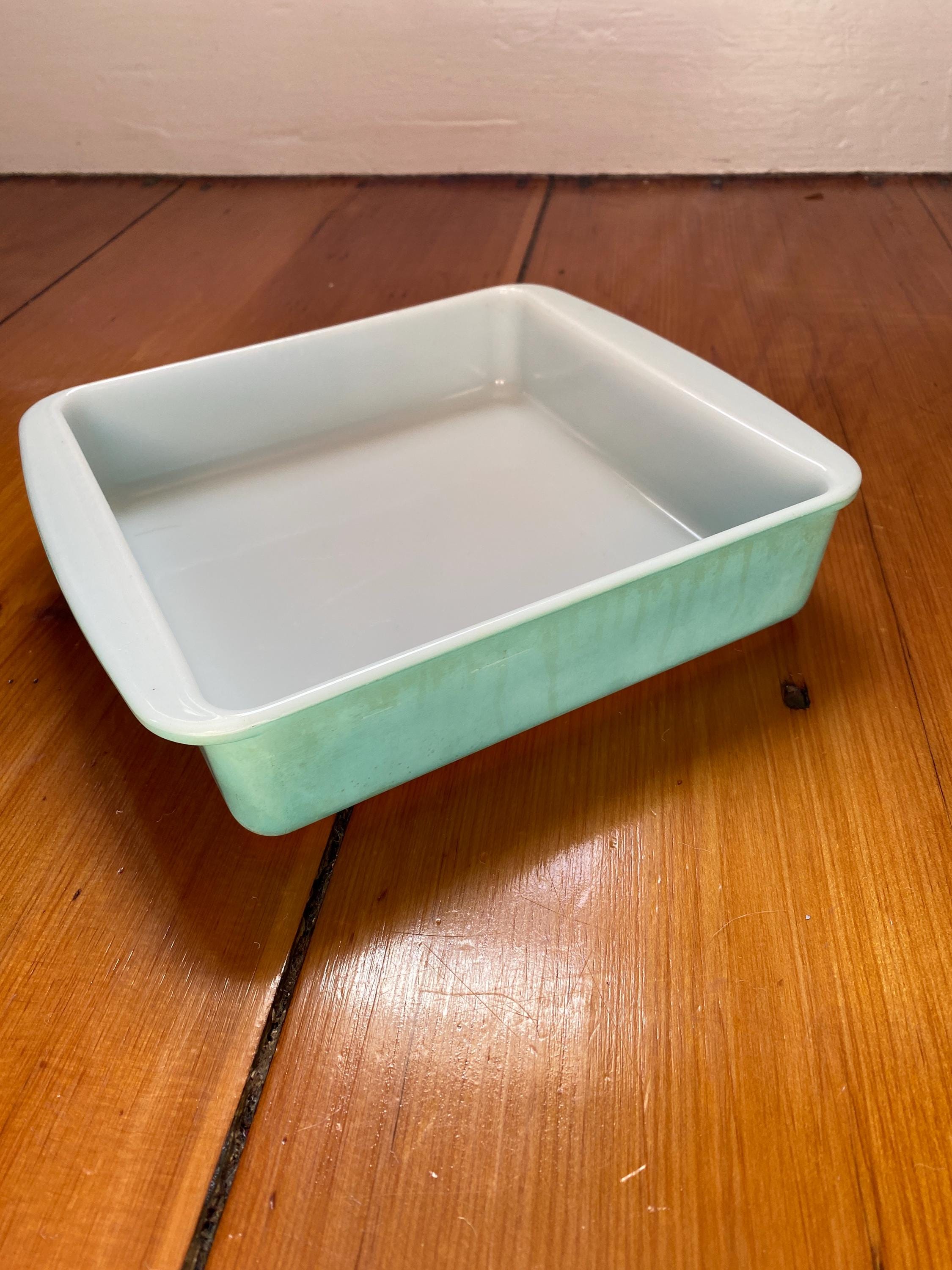 【used】パイレックス ベイキングディッシュ VINTAGE PYREX - 2 QT BAKER IN A BASKET - CASSEROLE DISH