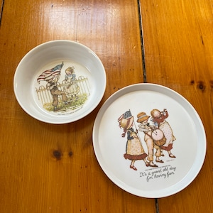 1970&#39;s Vintage Oneida Deluxe HOLLIE HOBBY Toddler Plate and Bowl Set - Vintage Home