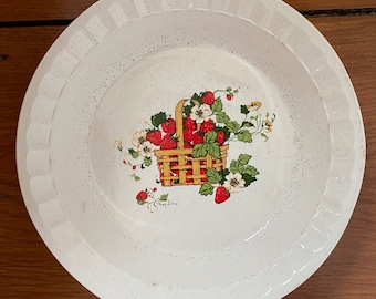 Vintage Tortenteller aus Keramik – Cindy Sims Korb mit Erdbeeren Design – 11" Tortenteller - Vintage Home