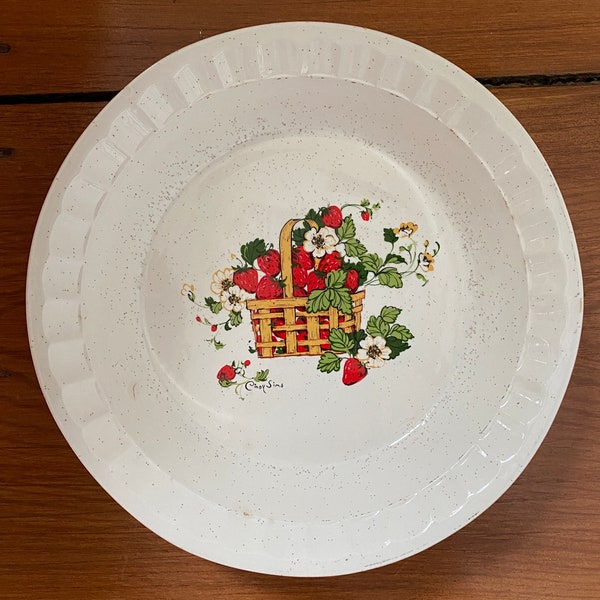 Vintage Ceramic Pie Plate - Cindy Sims basket of Strawberries Design - 11" Pie Plate - Vintage Home