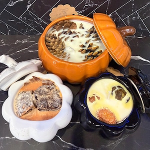 Keramische pompoenpotkaarsen met herfstpotpourri