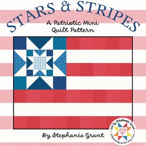 Puede incluir: Un patrón de mini edredón Stars & Stripes A Patriotic Mini Quilt Pattern de Stephanie Grant. El diseño presenta un bloque de estrellas azul y blanco junto a rayas rojas y blancas. El texto incluye No. 103 y 21" x 27" Quilted Wall Hanging.