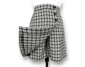 Vintage Plaid Skort 26" Waist Size 2/4 S/XS Black and White Mini Wrap Skirt Over Shorts 1990s Carole Wren Petite Woven Textured Fabric