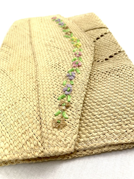 1950s Straw Clutch with embroidered flower detail