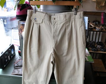 Calças Flying-Cross | Calças cáqui vintage dos anos 90 com pregas frontais e detalhe de pássaro bordado | Roupa de trabalho casual clássica