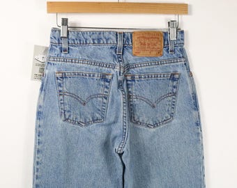 Jeans Levi's 550 / Denim blu chiaro effetto vintage anni '90, gamba affusolata e rilassata / Classici pantaloni a cinque tasche per tutti i giorni