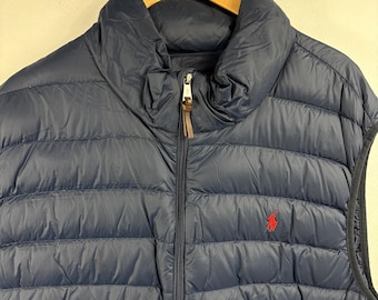 Polo Ralph-Lauren puffervest | Vintage herenbovenkleding met rood logo | Marineblauw geïsoleerd mouwloos jack