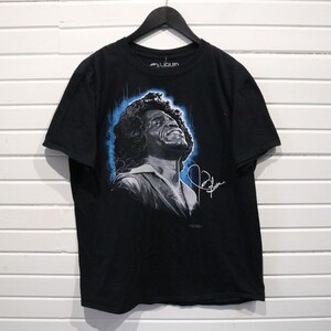 Camiseta azul líquido de James Brown / Camiseta con gráfico de leyenda musical vintage de la década de 2010 / Camiseta con retrato de ícono del soul imagen 2