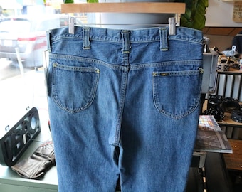 Pantalones vaqueros Lee / Vaqueros vintage de los años 70, de mezclilla azul lavado medio, cremallera Talon, botón con logo de latón / Pantalones clásicos de cinco bolsillos