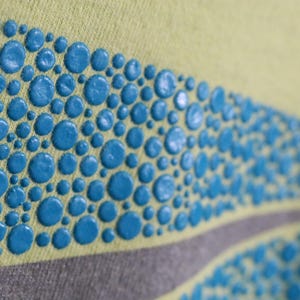 Koszulka Nike | Koszulka z nadrukiem w serek w stylu vintage z lat 90. z niebieskim wykończeniem | Jasnozielona klasyczna odzież sportowa zdjęcie 4