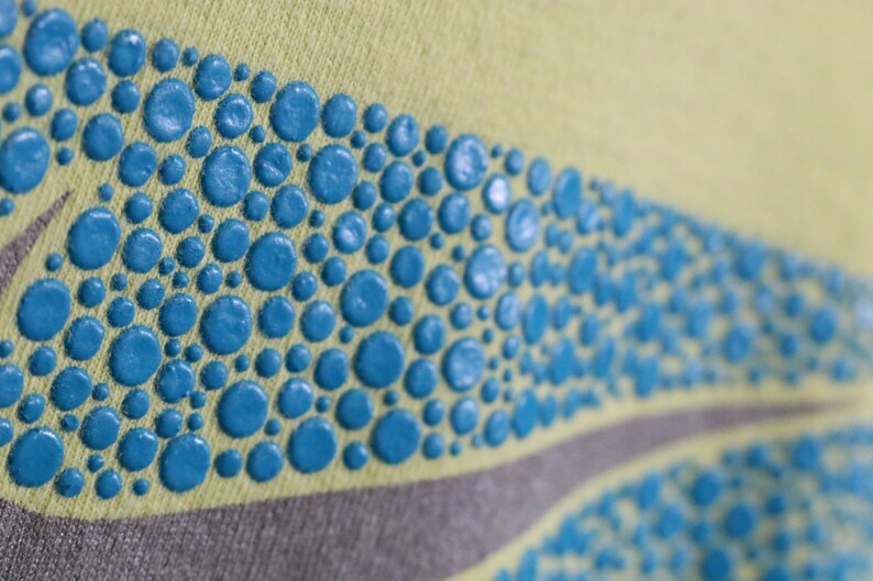 Koszulka Nike | Koszulka z nadrukiem w serek w stylu vintage z lat 90. z niebieskim wykończeniem | Jasnozielona klasyczna odzież sportowa zdjęcie 4