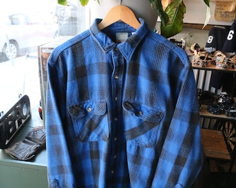 Camisa abotonada Ozark-Wilderness / Franela gruesa a cuadros azul y negro estilo vintage de los 90 / Ropa de trabajo para exteriores / Capas