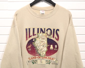 Fruit-of-the-Loom Sweatshirt | Vintage Illinois Land of Lincoln Graphic Crewneck | Travel Souvenir Pullover