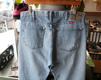 Calça jeans Wrangler | Jeans vintage dos anos 2000, lavagem clara, etiqueta vermelha com logo | Calça clássica de cinco bolsos para o dia a dia