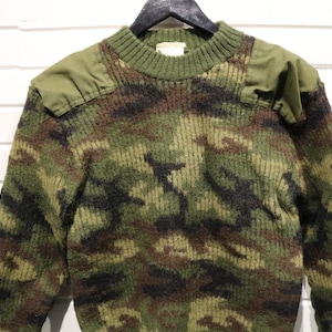 Suéter militar de lã Peter-Master | Pulôver vintage de tricô camuflado dos anos 80 | Tricô para atividades ao ar livre com detalhes nos ombros