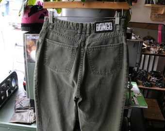 Calça jeans Bongo | Jeans vintage dos anos 90 em algodão verde-oliva com barra desfiada | Calça casual para o dia a dia