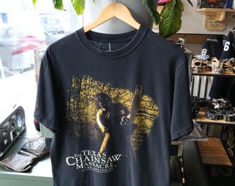 Camiseta de La masacre de Texas / Gráfico vintage de película de terror de los 2000 en negro desteñido / Camiseta de película slasher