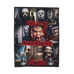 Könnte beinhalten: Eine schwarze Decke mit einer Collage von Horrorfilmfiguren, darunter Jason Voorhees, Michael Myers und Freddy Krueger. Der Text "This is my HORROR MOVIE BLANKET" ist rot auf dem Design abgebildet.