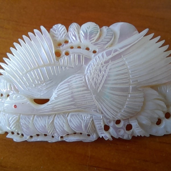 Vintage 1980s Hawaiian Swan-Shaped Mother of Pearl Brooch with Original Gift Box