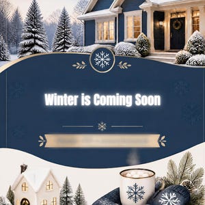 Op de afbeelding: Een decoratieve afbeelding met een blauw huis in de sneeuw, de tekst "Winter is Coming Soon", een witte mok met een blauwe sneeuwvlok, een donkerblauwe gebreide want met een witte sneeuwvlok, een opgevouwen deken en een wit huisje.
