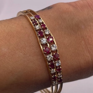 18k Gold Diamond & Ruby Bangle Bracelet: Vintage-Inspired Cuff