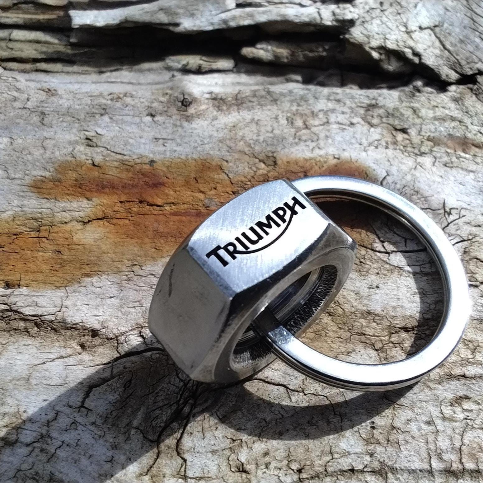 Triumph logo - Etsy 日本