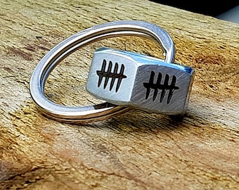 10 TALLY MARK Nuss Schlüsselanhänger Ehemann Frau Geschenk für Männer Frau 10. Hochzeitstag Personalisierte 10 Jahre Schlüsselbund Zinnjahr