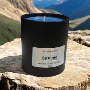 Candela profumata Savage per uomo in lussuoso barattolo nero opaco/Candela di soia altamente profumata/Regalo per uomo