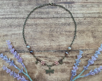 Whimsigoth Dragonfly kastanjebruine kralenketting in brons | Fairycore | Glimlach | natuuronderzoeker |