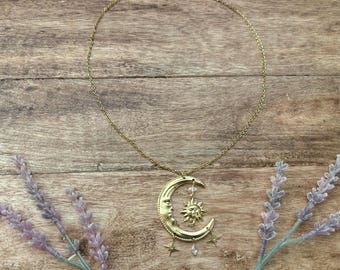 Colgante de araña Whimsigoth de latón macizo con forma de luna y sol, con cadena de acero inoxidable y oro de 18 quilates.