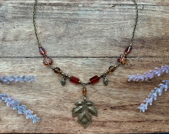 Collier de perles et feuilles d'érable Whimsigoth en bronze | Gobelincore | Cottagecore |