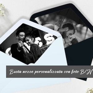 BUSTA NOZZE personalizzata con rivestimento interno foto in bianco e nero. Busta invito moderno con foto degli sposi. Busta B/N mod. BTS03