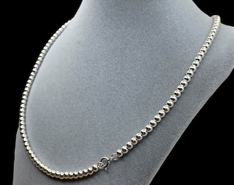 Dainty silver beaded necklace – Jewelry by Glassando