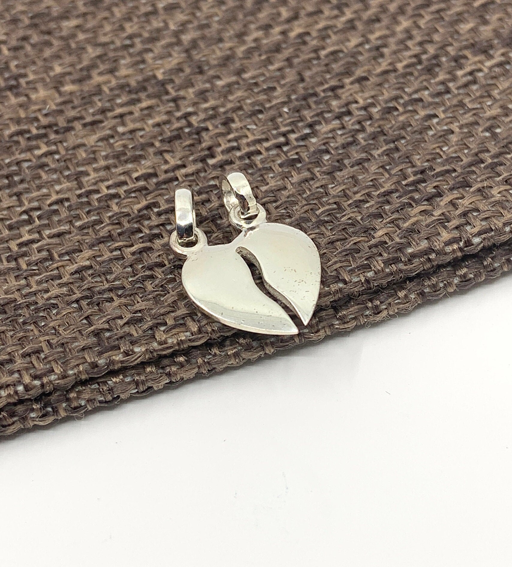 UNICRAFTALE 200pcs 2 Colors Heart Charms Stainless Steel Tiny Heart Pendants 1-1.2mm Small Hole Heart Charms Valentine Love Charms for DIY Necklace