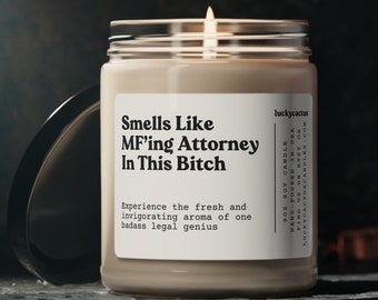 Riecht wie eine MF'ing Attorney Candle, Geschenk für Rechtsanwälte, Bar Exam Geschenk, zukünftige Rechtsanwälte Kerze, 9 Unzen Sojakerze