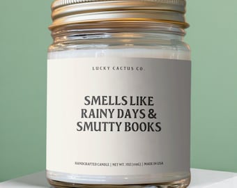 Rainy Days Smutty Buchkerze - Gemütliches, literarisches Geschenk für Buchliebhaber, Romanze, Würzige Bücher, Fantasy Bücher