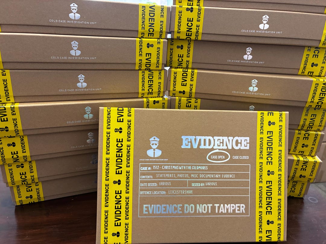 Murder Investigation Advent Calendar – Christmas Detective Game - 24 Days of New Evidence Then an Enamel Detective Badge on Day 25 - Etsy Canada