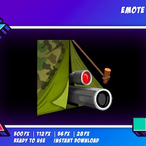 Può includere: Una tenda mimetica verde e marrone con un fucile rosso e nero che sporge dalla parte anteriore. Il fucile ha un cannocchiale e una canna nera. La tenda è legata a un bastone di legno con una corda.