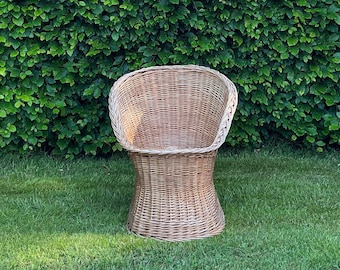 Vintage wicker lounge chair