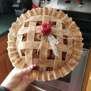Fake apple pie, faux apple pie, faux pie, primitive apple pie, fake bake pies, wreath attachments, fall decor, tiered tray decor