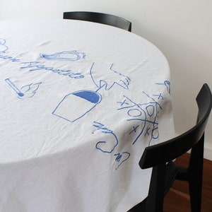 Mantel de lino bordado Buon Appetito en azul
