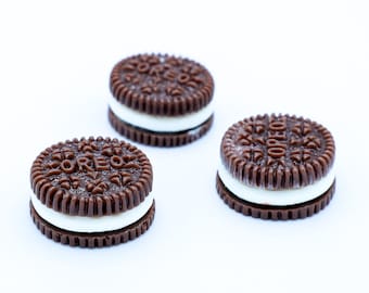 Miniature Chocolate Creme Stuffed Cookie, Altar Food Dia De Los Muerto, Mexican Food Comida, Day of the Dead, Ofrenda Nicho, Postre Mexicana